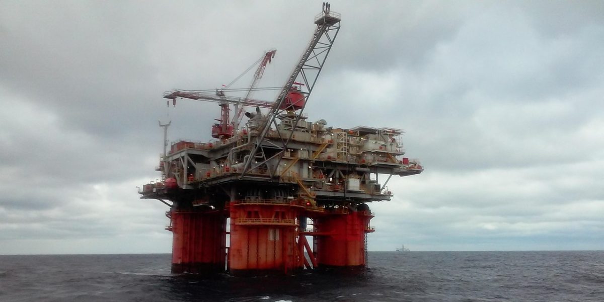oil rig 5232047 1280 aspect ratio 1200 600